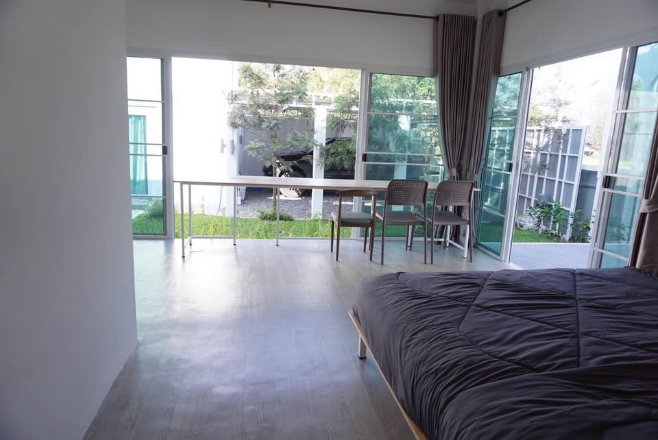 รูป ให้เช่า บ้านสไตล์มินิมอล สวนในบ้าน ตกแต่งสวย พร้อมเช่า บรรยากาศดี โล่ง โปร่งสบาย ใกล้โรงเรียนนานาชาติปัญญาเด่น รับสัตว์เลี้ยง-RW007849 - รูปที่ 14/25