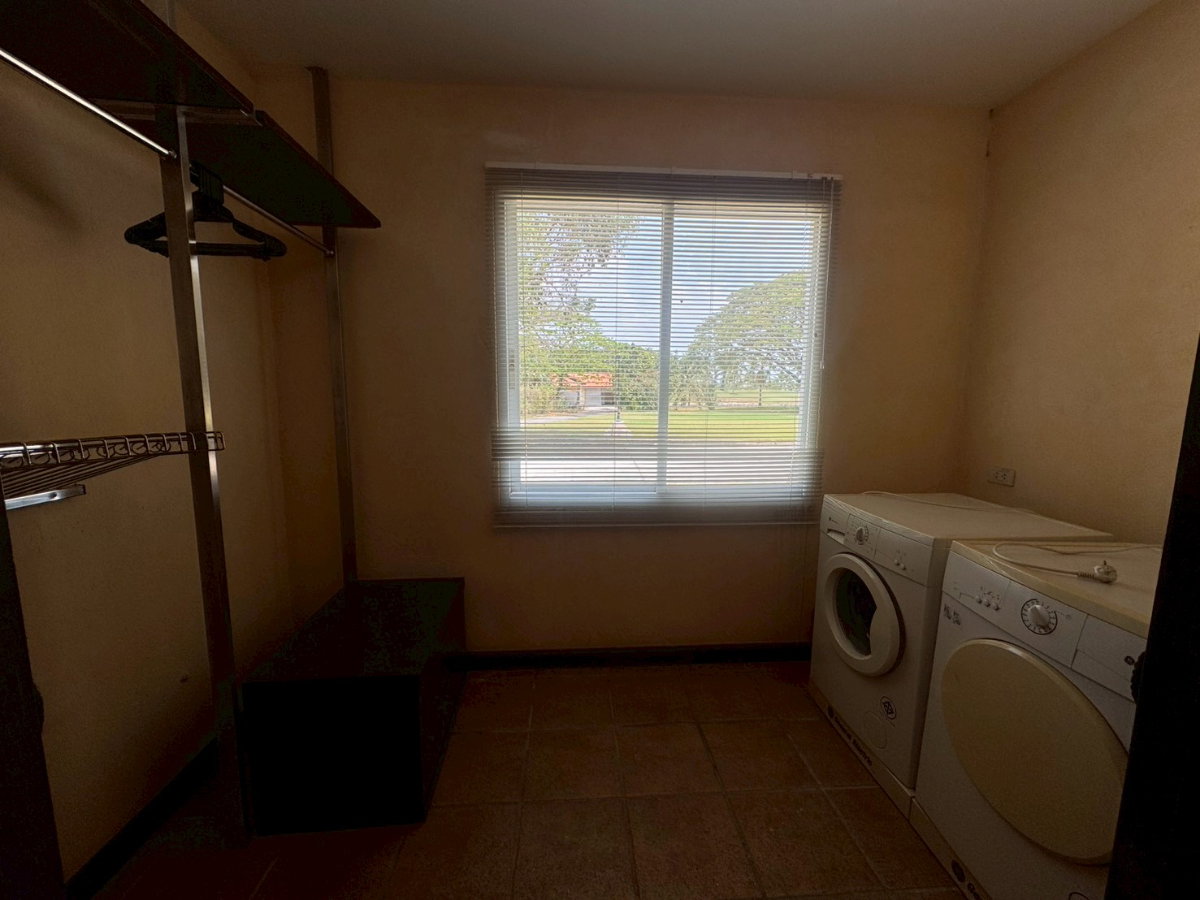 รูป ขายบ้าน 3 ห้องนอน พร้อมเฟอร์นิเจอร์ ใน Amata Spring Country Club ติดสนามกอล์ฟ พร้อมพื้นที่สวนรอบบ้าน  - รูปที่ 16/27