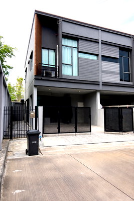 เช่าทาวน์โฮม เขตสะพานสูง : ทาวน์โฮมให้เช่า : เวิร์ฟ พระราม 9 หลังมุม เฟอร์นิเจอร์และเครื่องใช้ไฟฟ้าครบ | 2 ห้องนอน 2 ห้องน้ำ 