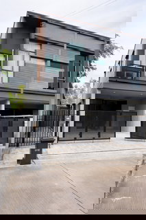 รูปภาพ ทาวน์โฮมให้เช่า : เวิร์ฟ พระราม 9 หลังมุม เฟอร์นิเจอร์และเครื่องใช้ไฟฟ้าครบ | 2 ห้องนอน 2 ห้องน้ำ 