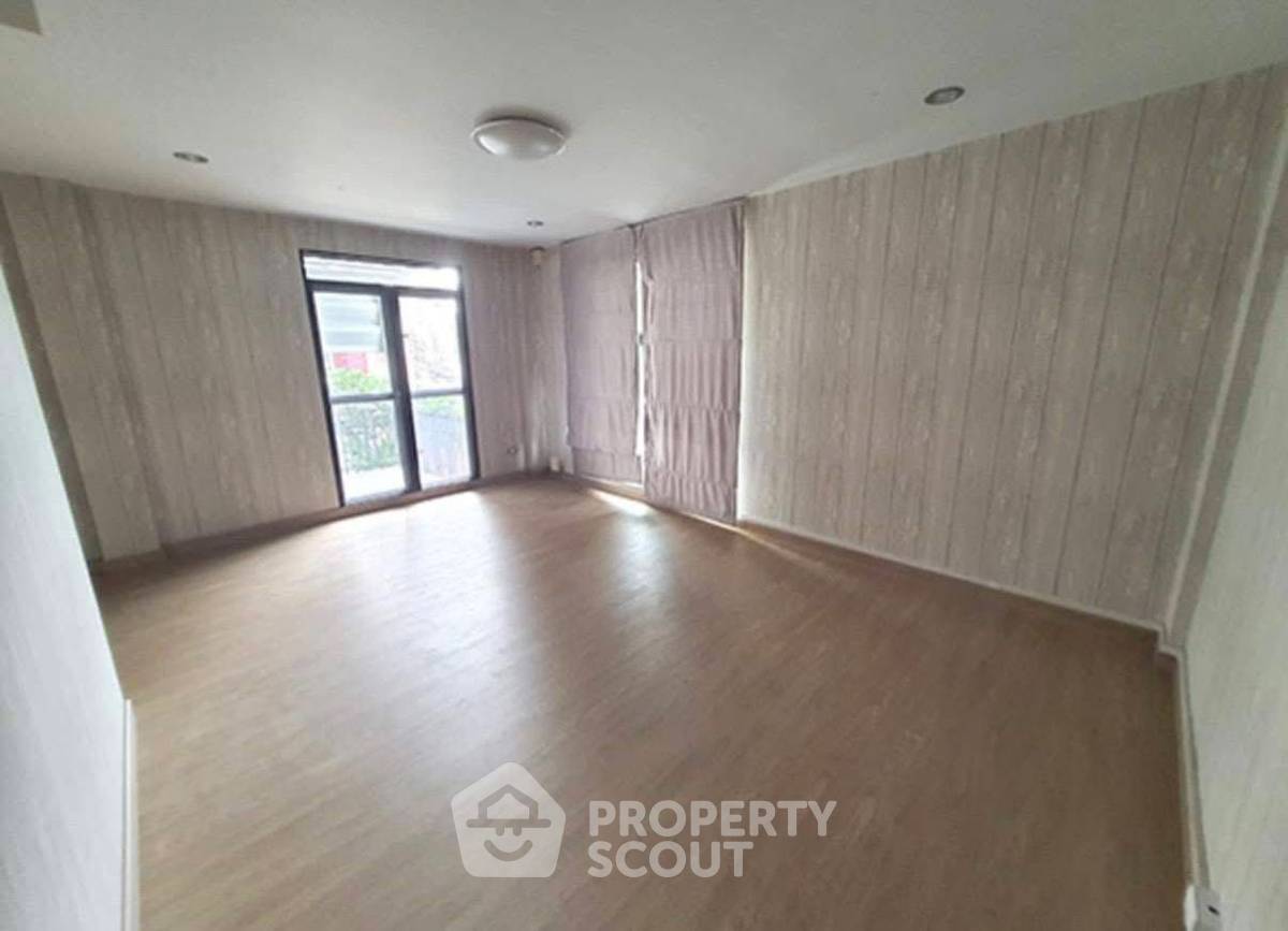picture 3-BR Condo at Modern Town near BTS Thong Lor (ID 2796226) - 8/15