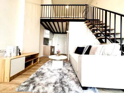 Condos for sale : Urgent sale! Two-story condo with high ceilings, fully furnished and ready to move in, near Fashion Island.