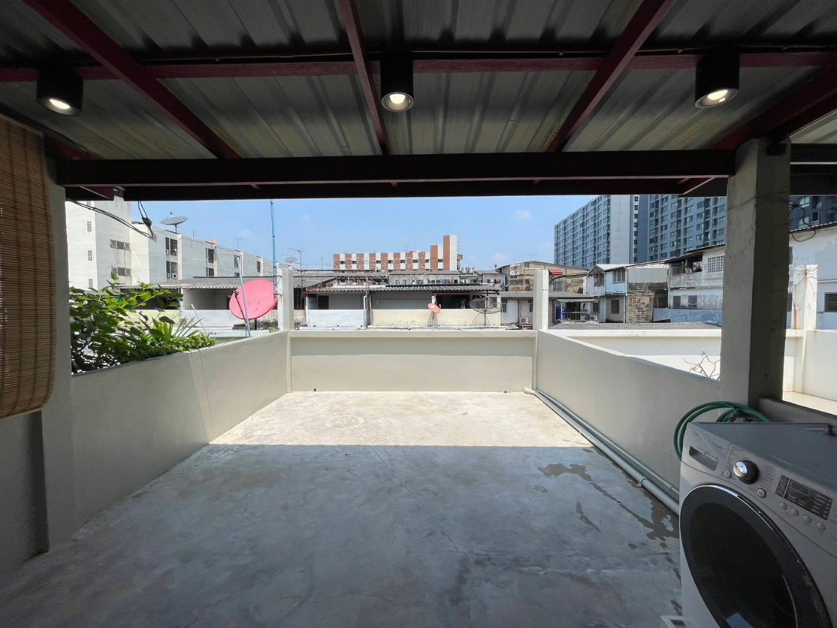 รูป 🏡✨ Rare Find! ทาวน์เฮาส์รีโนเวทใหม่ ใจกลางสุขุมวิท 93 2 ห้องนอนขนาดใหญ่ 2 ห้องน้ำในตัว ใกล้ BTS เพียง 150 เมตร ✨สามารถทำAirbnbได้!! - รูปที่ 14/16