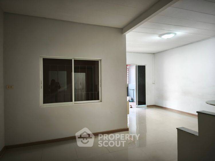 รูป ทาวน์เฮ้าส์ 3-ห้องนอน ใน ในคลองบางปลากด (ID 2768892) - รูปที่ 3/3