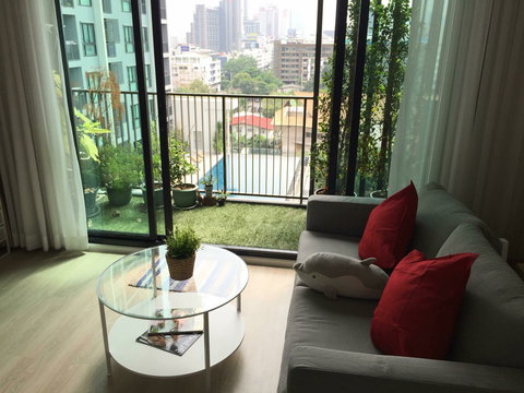 Condo For Rent | Pool View, Corner Room “Quinn Condo” 46 Sq.m. Near MRT Sutthisan
