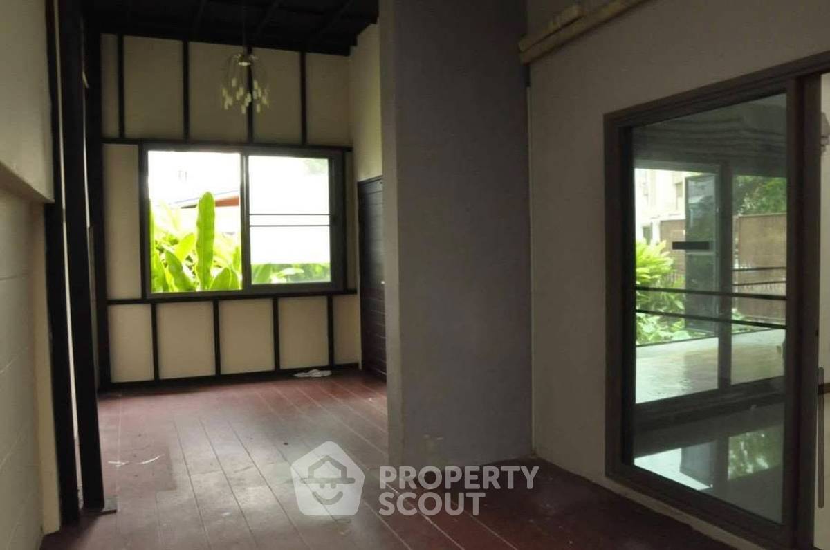 picture 3-BR Condo at Modern Town near BTS Thong Lor (ID 2796226) - 11/15