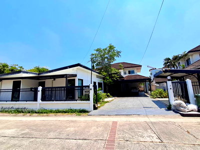 Houses for rent : House for rent Chaiyapruek Bangwaek 7bed 4-8 parking