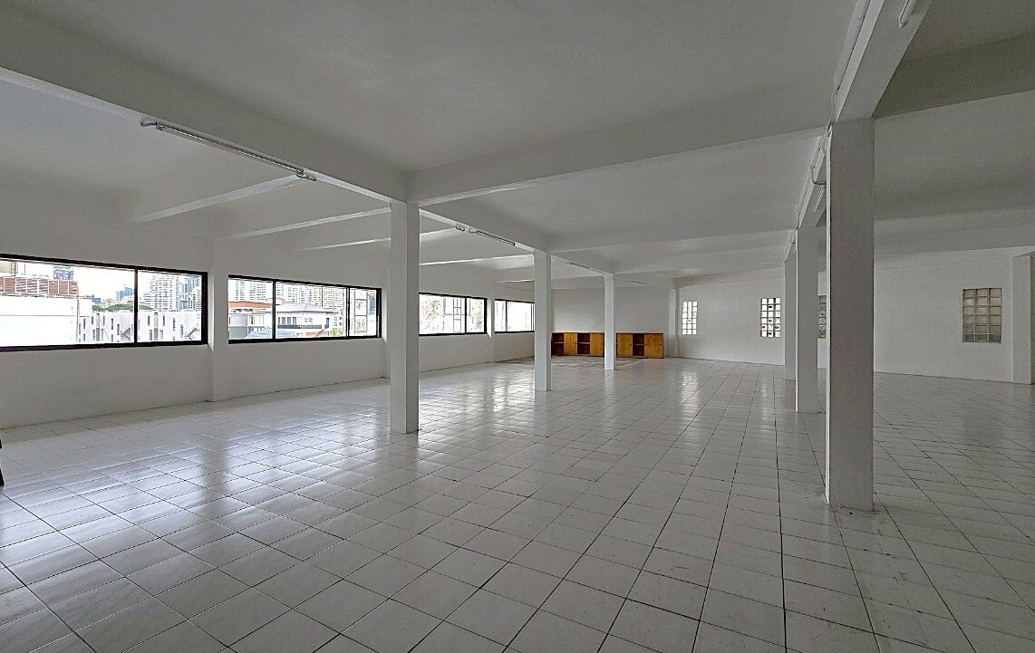picture Commercial Building with Warehouse for Rent – Ekkamai–Phra Khanong ** NO CO-AGENT ** - 13/26