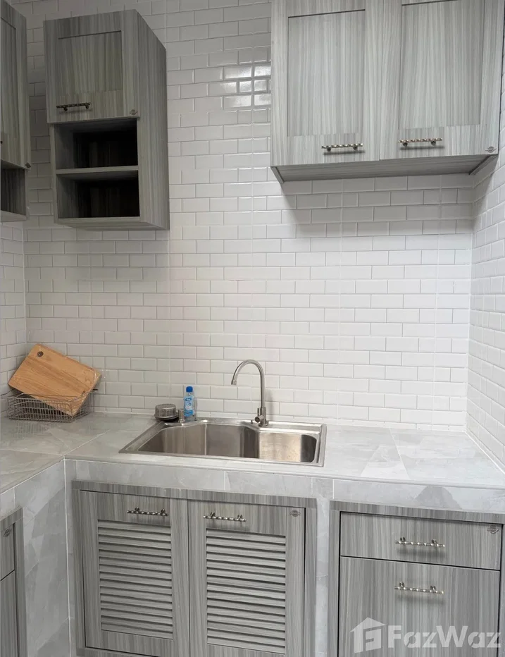 รูป ทาวน์เฮ้าส์ให้เช่า 4 ห้องนอน ในโครงการ หมู่บ้านลานทอง 6174558 - รูปที่ 10/11