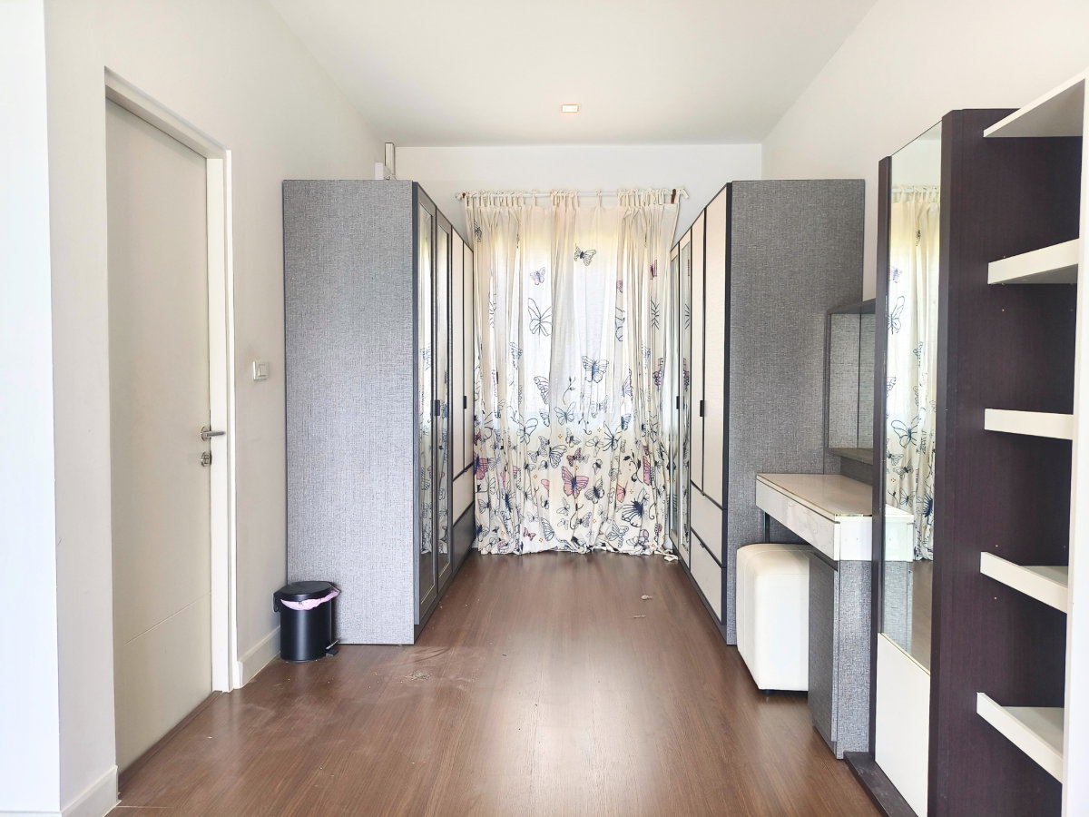 รูป ขาย บ้านเดี่ยว แปลงมุมติดสวน ถูกที่สุดใน type เดียวกัน มีห้องนอนชั้นล่าง ตกแต่งสวยพร้อมอยู่ หมู่บ้านบุราสิริ วงแหวน-อ่อนนุช 4ห้องนอน 4ห้องน้ำ - รูปที่ 17/30