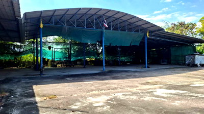 โรงงาน นครชัยศรี นครปฐม : ขาย โกดัง 750 ตรม. รวมโรงจอดรถ 1,000 ตรม. +ออฟฟิต+ห้องพักคนงาน 6 ห้องต.พะเนียด อ.นครชับศรี จ.นครปฐม 