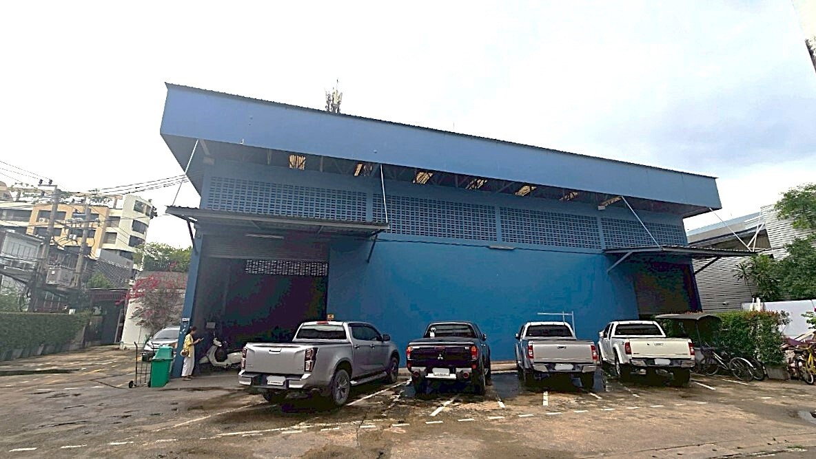 picture Commercial Building with Warehouse for Rent – Ekkamai–Phra Khanong ** NO CO-AGENT ** - 21/26