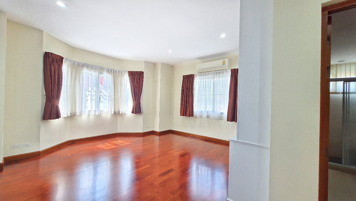 รูป [บ้านสวยพร้อมอยู่] บ้านเดี่ยวหลังใหญ่ 162 ตร.ว. คิวเฮ้าส์ อเวนิว พระราม 5 มีเรือนรับรอง ใกล้ รร.เด่นหล้า - รูปที่ 11/17