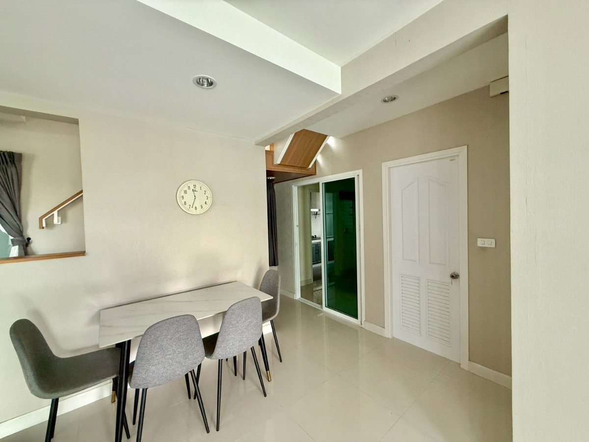 picture 🏠 Spacious side area. Includes a small second house within the same fence/compound. - 15/28