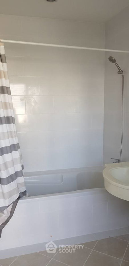 picture 1-BR Condo at PG Rama 9 near MRT Phra Ram 9 (ID 385935) - 2/11