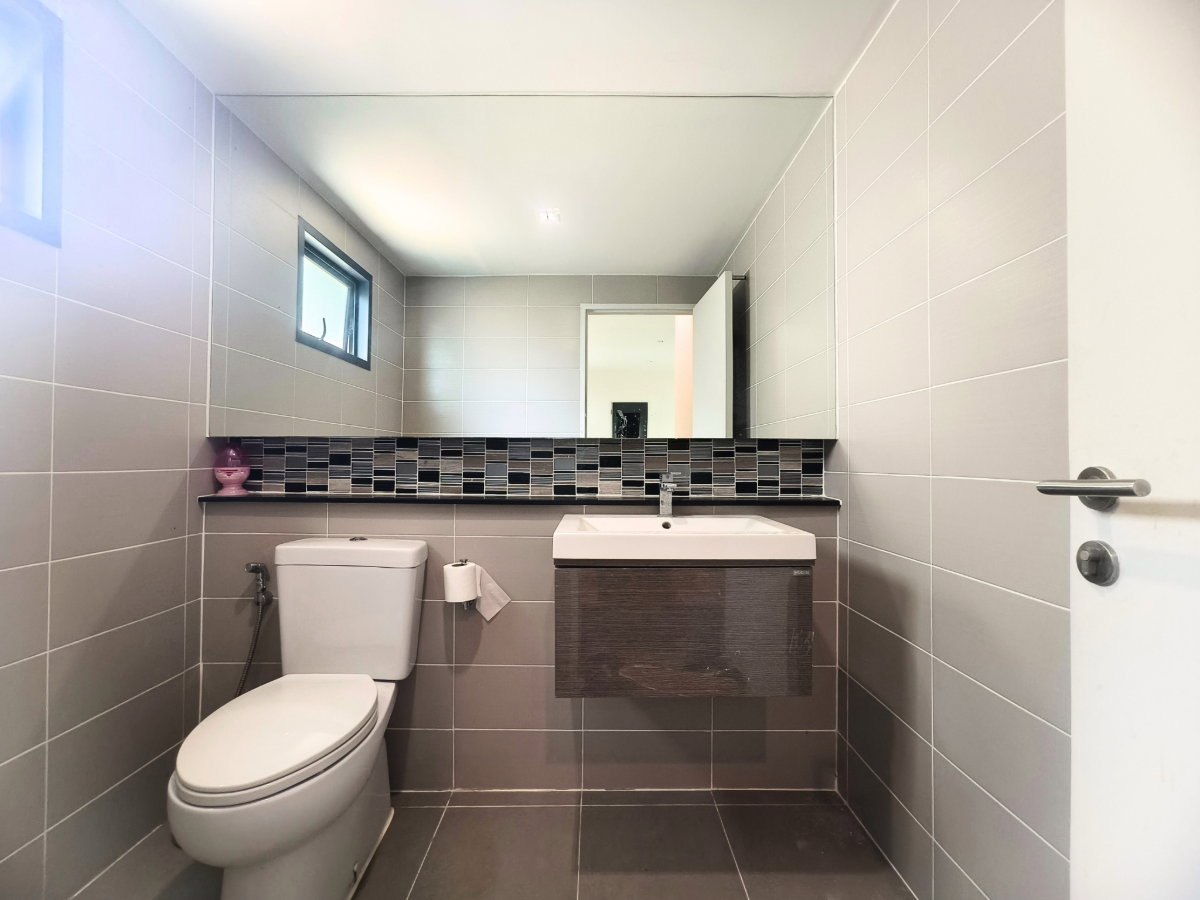 รูป ขาย บ้านเดี่ยว แปลงมุมติดสวน ถูกที่สุดใน type เดียวกัน มีห้องนอนชั้นล่าง ตกแต่งสวยพร้อมอยู่ หมู่บ้านบุราสิริ วงแหวน-อ่อนนุช 4ห้องนอน 4ห้องน้ำ - รูปที่ 15/30