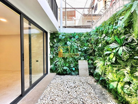 Impressive 3 Bedroom Townhouse For Sale in Ekkamai Area - BR8933TH
