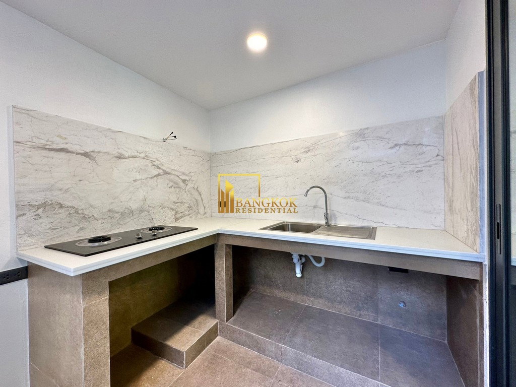 รูป Impressive 3 Bedroom Townhouse For Sale in Ekkamai Area - BR8933TH - รูปที่ 32/35