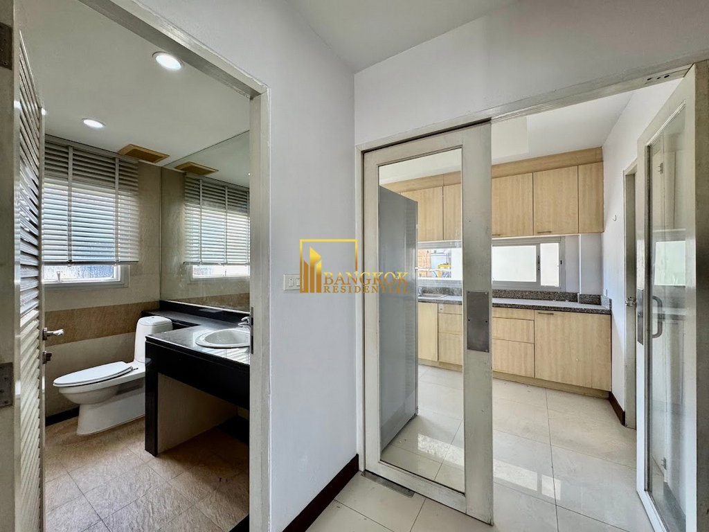 รูป Baan Sun Wichai | Spacious 4 Bed Pool Villa in Rama 9 Area - BR28064SH - รูปที่ 10/38