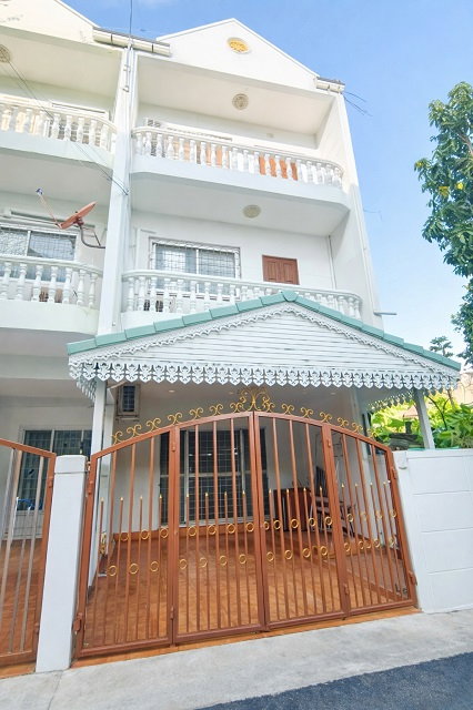 รูป จรัญฯ43-45 ใหญ่มาก! 4นอน เซ็นทรัลปิ่นเกล้า MRTบางยี่ขัน ให้เช่าทาวน์เฮ้าส์ใหญ่ 3ชั้น 25 ตรว. - รูปที่ 1/8