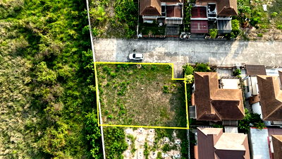 Land for sale Chonburi : Beautiful land plot in View Mai 3 Village, Sriracha, ready to build a house.