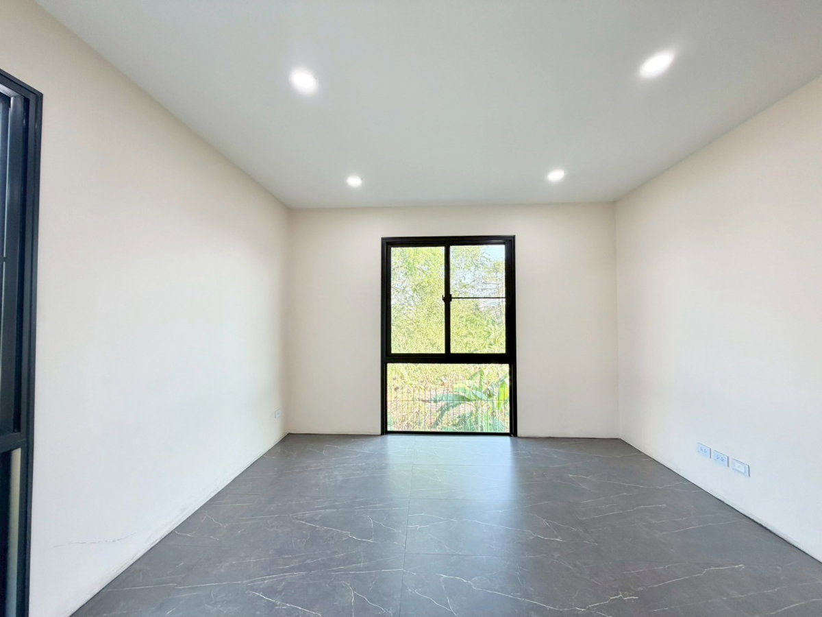 รูป  บ้านเดี่ยวหรู ทำเล Prime ใกล้ Central Chonburi เพียง 900 เมตร  ที่ดิน 125 ตร.วา  ✨ 4 ห้องนอน 3 ห้องน้ำ (ขยายใหญ่พิเศษ) - รูปที่ 15/24