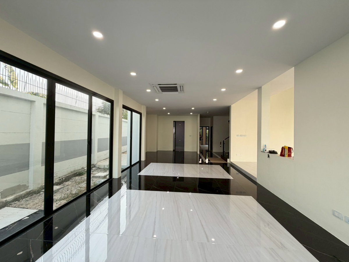 รูป  บ้านเดี่ยวหรู ทำเล Prime ใกล้ Central Chonburi เพียง 900 เมตร  ที่ดิน 125 ตร.วา  ✨ 4 ห้องนอน 3 ห้องน้ำ (ขยายใหญ่พิเศษ) - รูปที่ 10/24