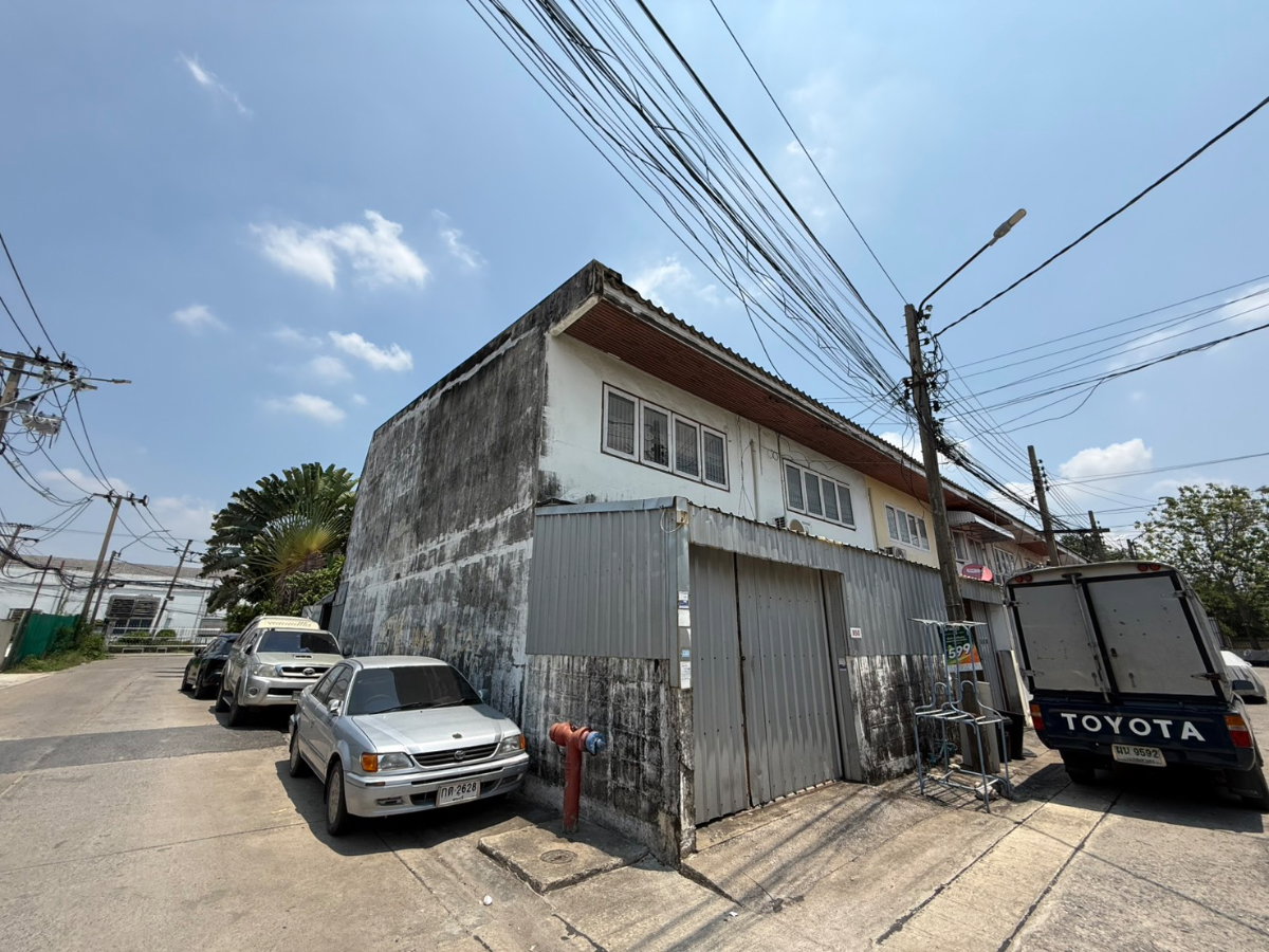 For rent townhouse huaykwang Line ID 0619636888