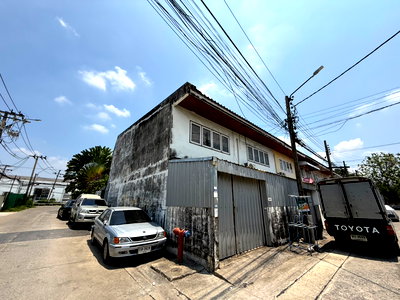 เช่าทาวน์โฮม ถนนเทียมร่วมมิตร : ให้เช่าทาวน์เฮ้าส์ 2 ชั้น หลังมุม ประชาอุทิศ ห้วยขวาง Line ID 0619636888