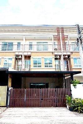 Townhouses for sale Bangkok : 3-story townhome for sale, Villette City Pattanakarn 38, 3 bedrooms 3 bathrooms, Fully furnished