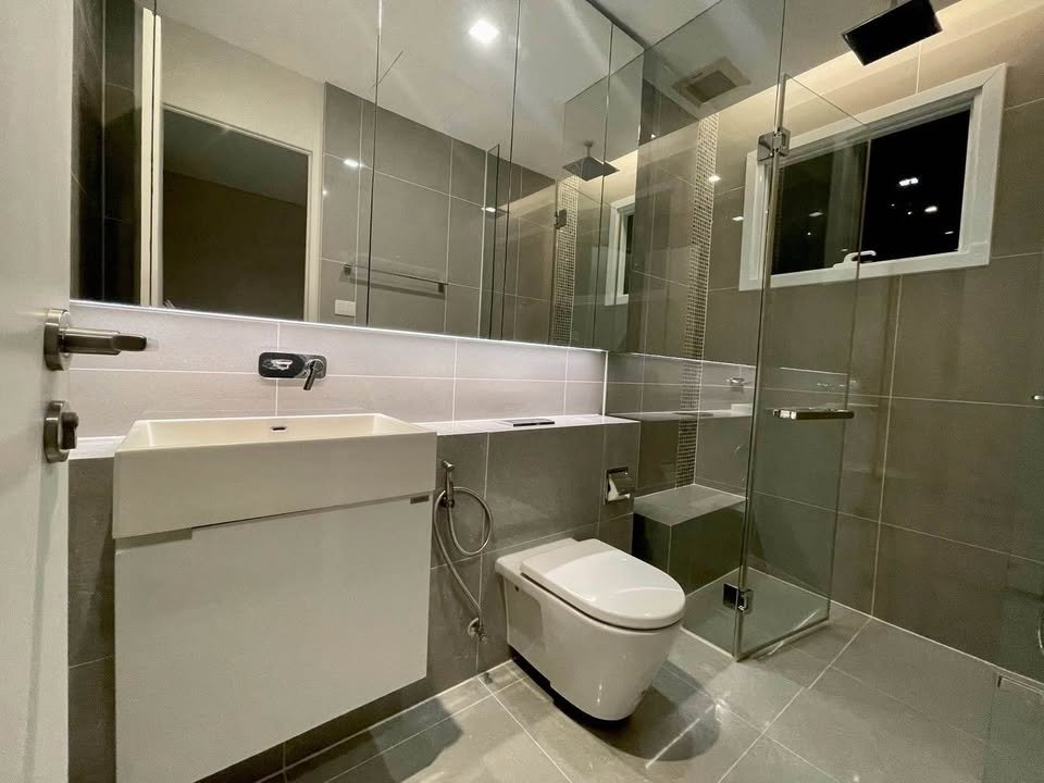 รูป 🏙️ ห้องมุม วิวสวยสะกด! The Saint Residences | ชั้น 21 ตึก A ✨ 63 ตร.ม. 2 Bed 2 Bath 🛋️ ห้องใหม่กริ๊บ เฟอร์ครบ พร้อมเครื่องซักอบผ้า 🧺 - รูปที่ 6/6