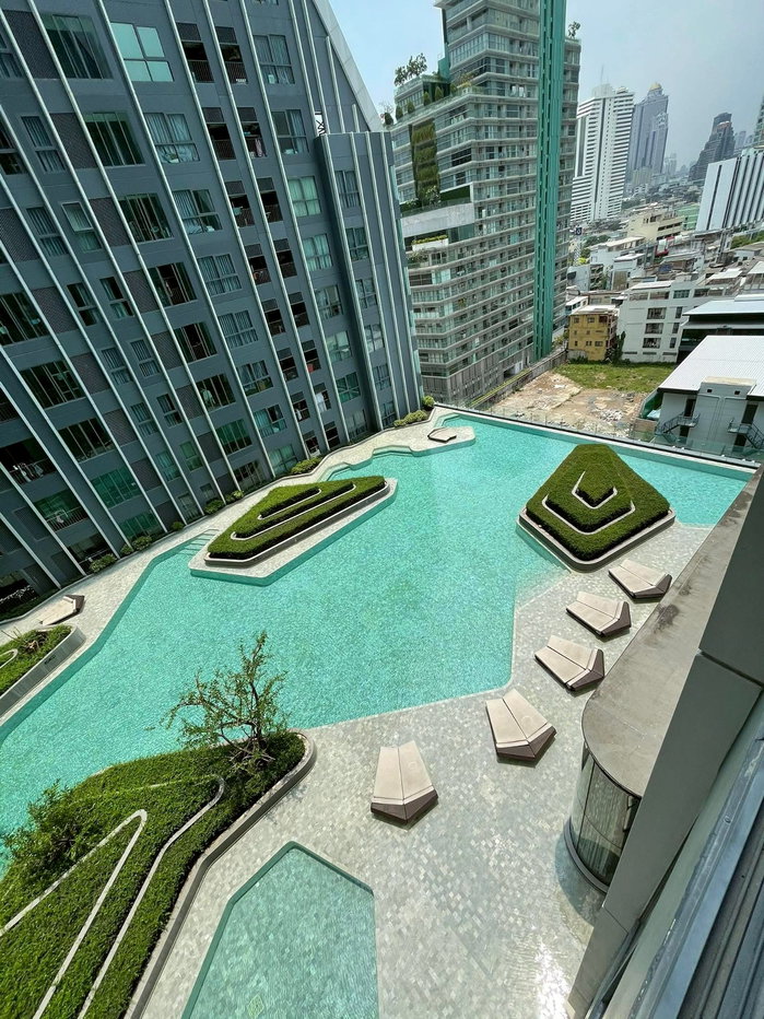 รูป ให้เช่า Ideo Q Chula–Samyan 🏙️🍙 ติด MRT สามย่าน 🚇 วิวสระเงียบสงบไม่ติดถนน 🏖️ เฟอร์ครบพร้อมอยู่ 🛋️✨ ทิศดีไม่ร้อน อยู่สบาย 🔑🍵 - รูปที่ 9/9
