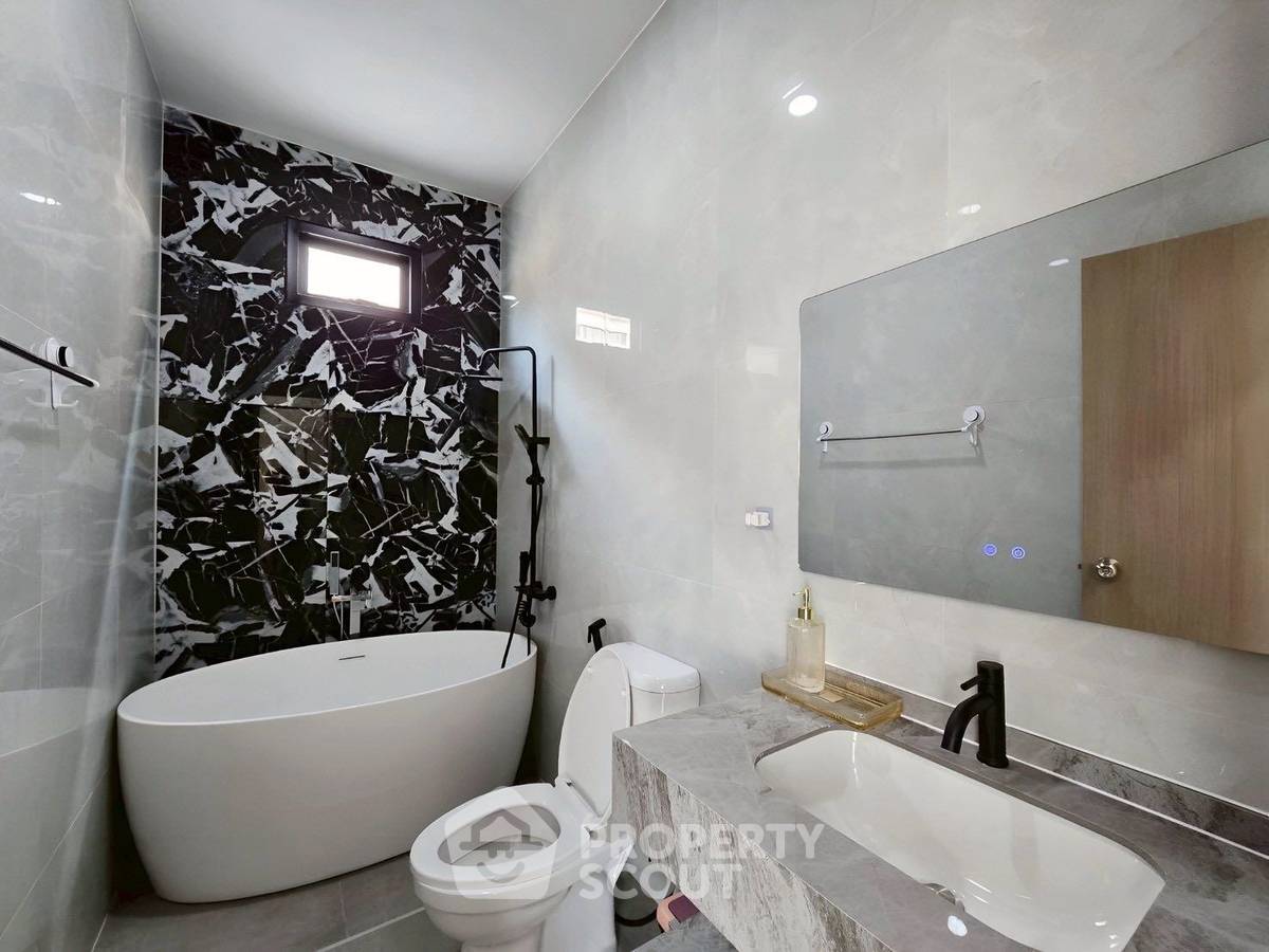 picture 3-BR Villa close to Pattaya (ID 2798197) - 8/20