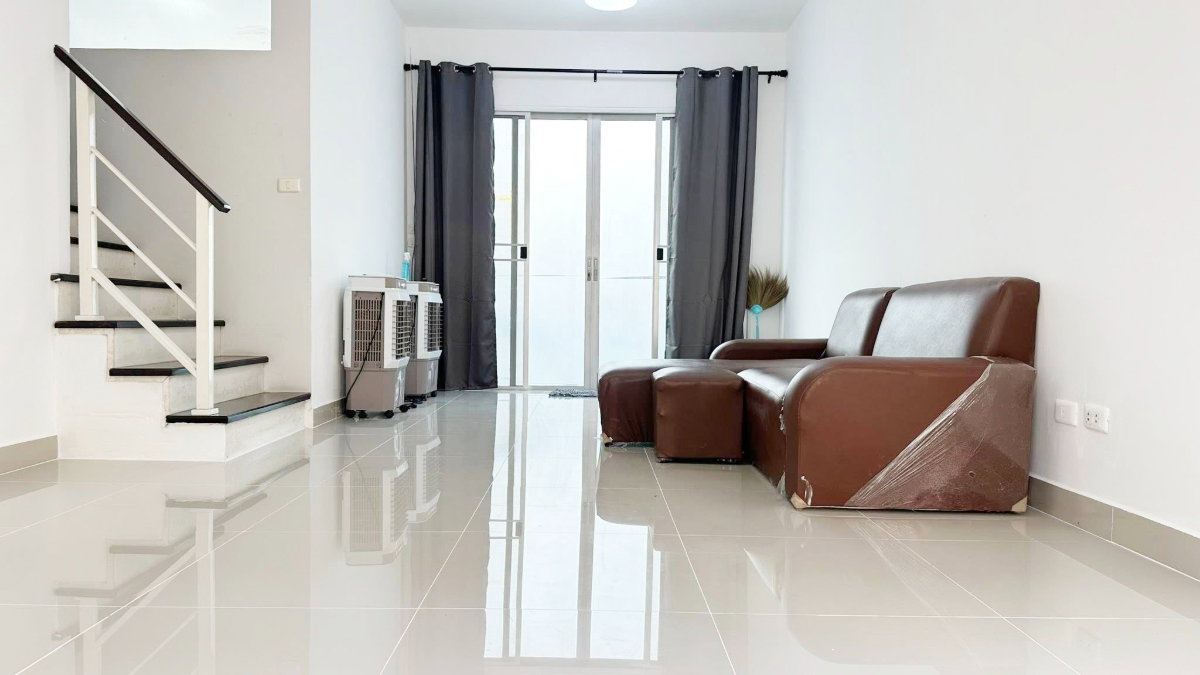 รูป ขายบ้านทาวน์โฮม เดอะคอนเนค เกษตร-นวมินทร์ (ซอยประเสริฐมนูกิจ 48) ราคา 2.6 ล้านบาท | พื้นที่ 18.2 ตร.ว. | 2 ชั้น วิวหมู่บ้าน - รูปที่ 2/17