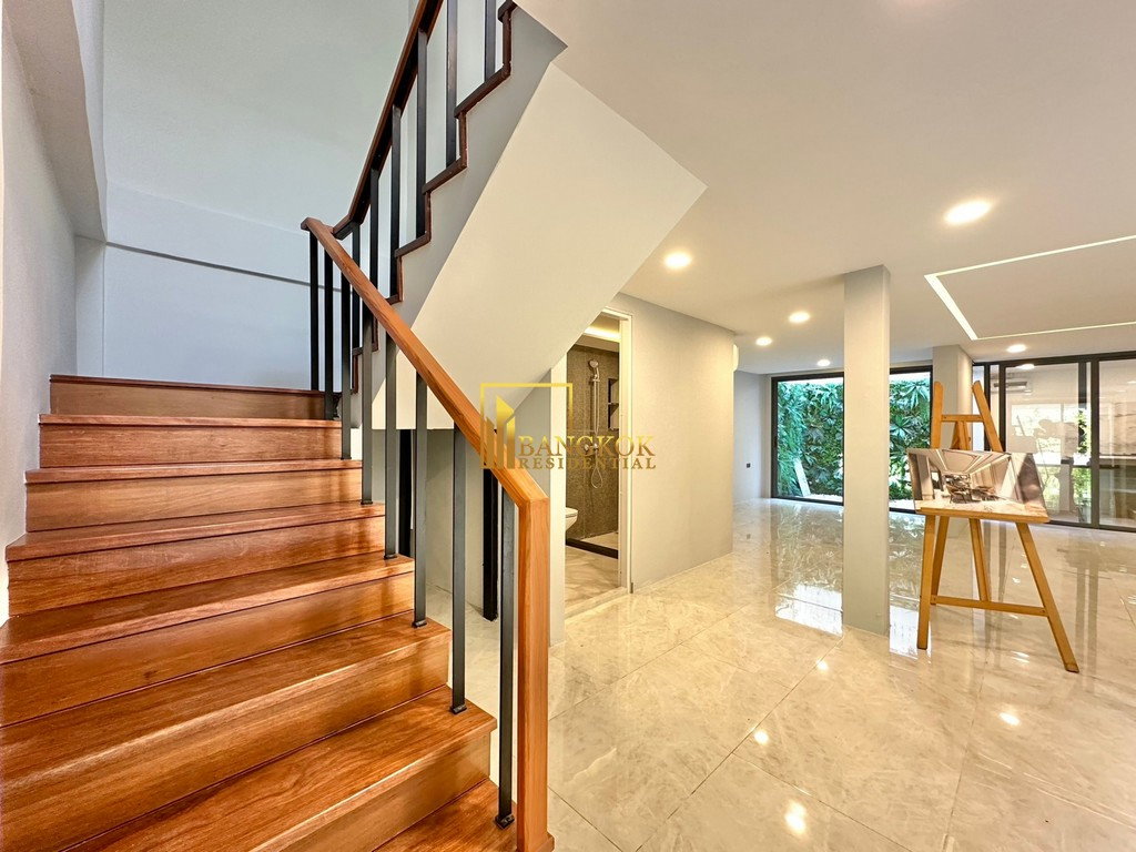 รูป Impressive 3 Bedroom Townhouse For Sale in Ekkamai Area - BR8933TH - รูปที่ 10/35