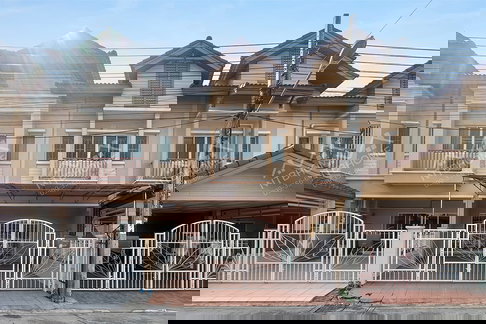 ทาวน์โฮม 2 ชั้นครึ่ง หมู่บ้านปริญลักษณ์ ไลท์ สามัคคี ต่อเติมครบพร้อมอยู่ ใกล้ทางด่วนงามวงศ์วาน