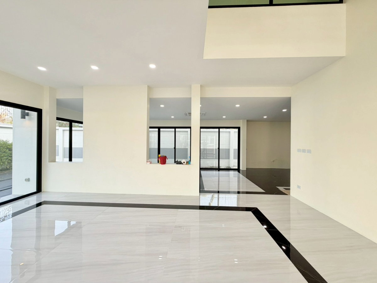 รูป  บ้านเดี่ยวหรู ทำเล Prime ใกล้ Central Chonburi เพียง 900 เมตร  ที่ดิน 125 ตร.วา  ✨ 4 ห้องนอน 3 ห้องน้ำ (ขยายใหญ่พิเศษ) - รูปที่ 8/24