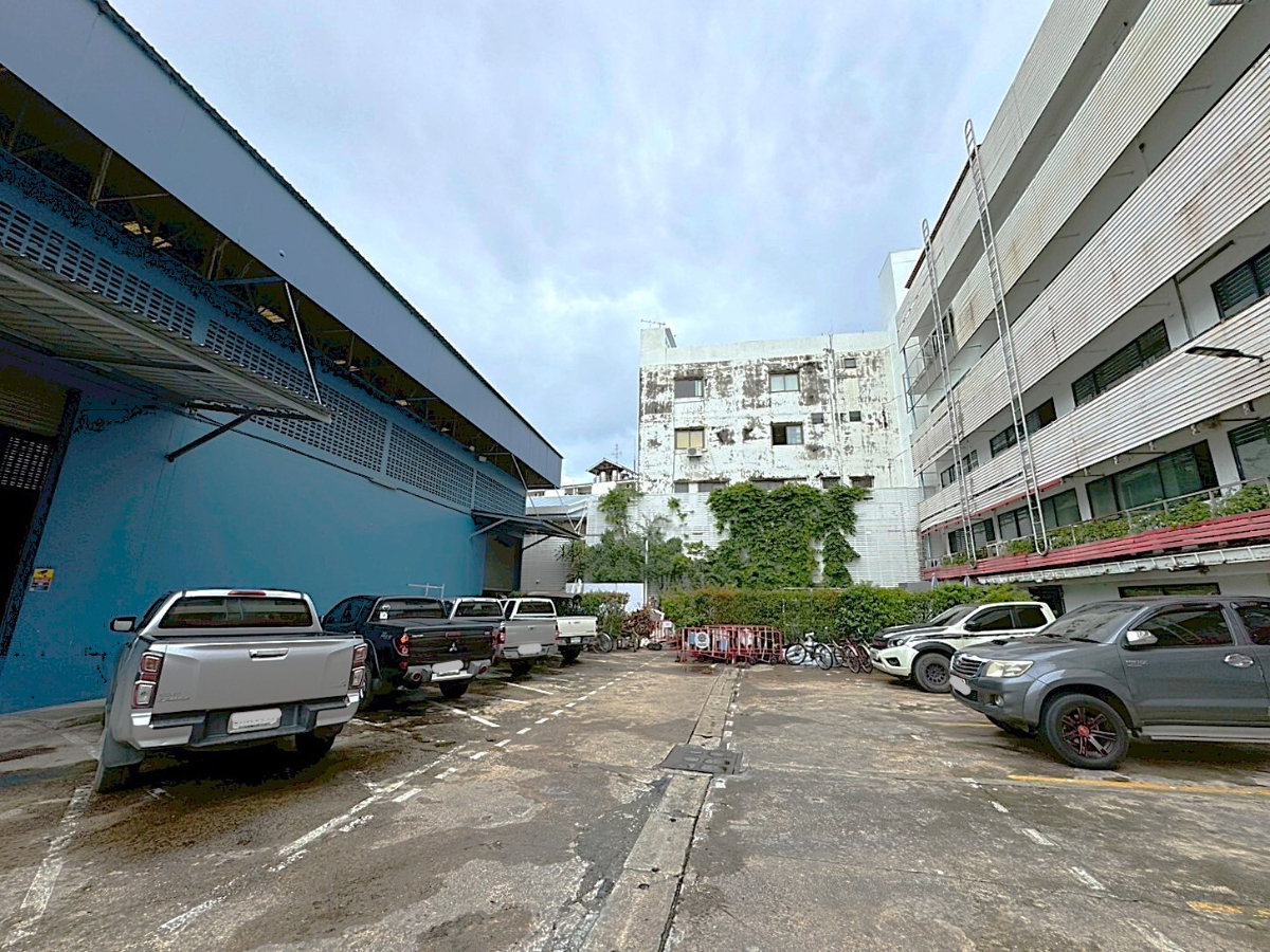 picture Commercial Building with Warehouse for Rent – Ekkamai–Phra Khanong ** NO CO-AGENT ** - 20/26