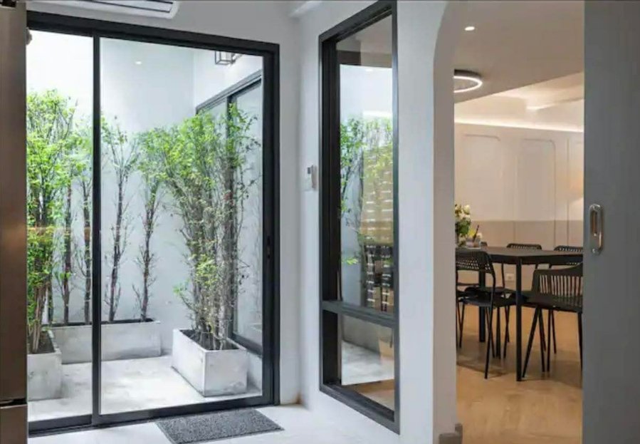 รูป Modern Townhouse for Sale Ekkamai | Family Home Best Value 13,700,000 บาท - LTHC14939 - รูปที่ 2/5