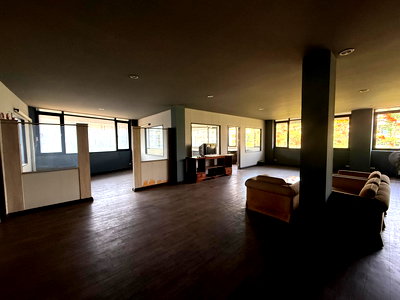 เช่าสำนักงาน ม.เทคโนโลยีราชมงคลกรุงเทพ : WS7077 🏢🔥 ให้เช่าพื้นที่อาคารหัวมุม ติดถนนสุรวงศ์ | ใจกลางโซนธุรกิจ สีลม–สาทร 🔥🏢 เพียง 49,000 บาท/เดือน/ชั้น