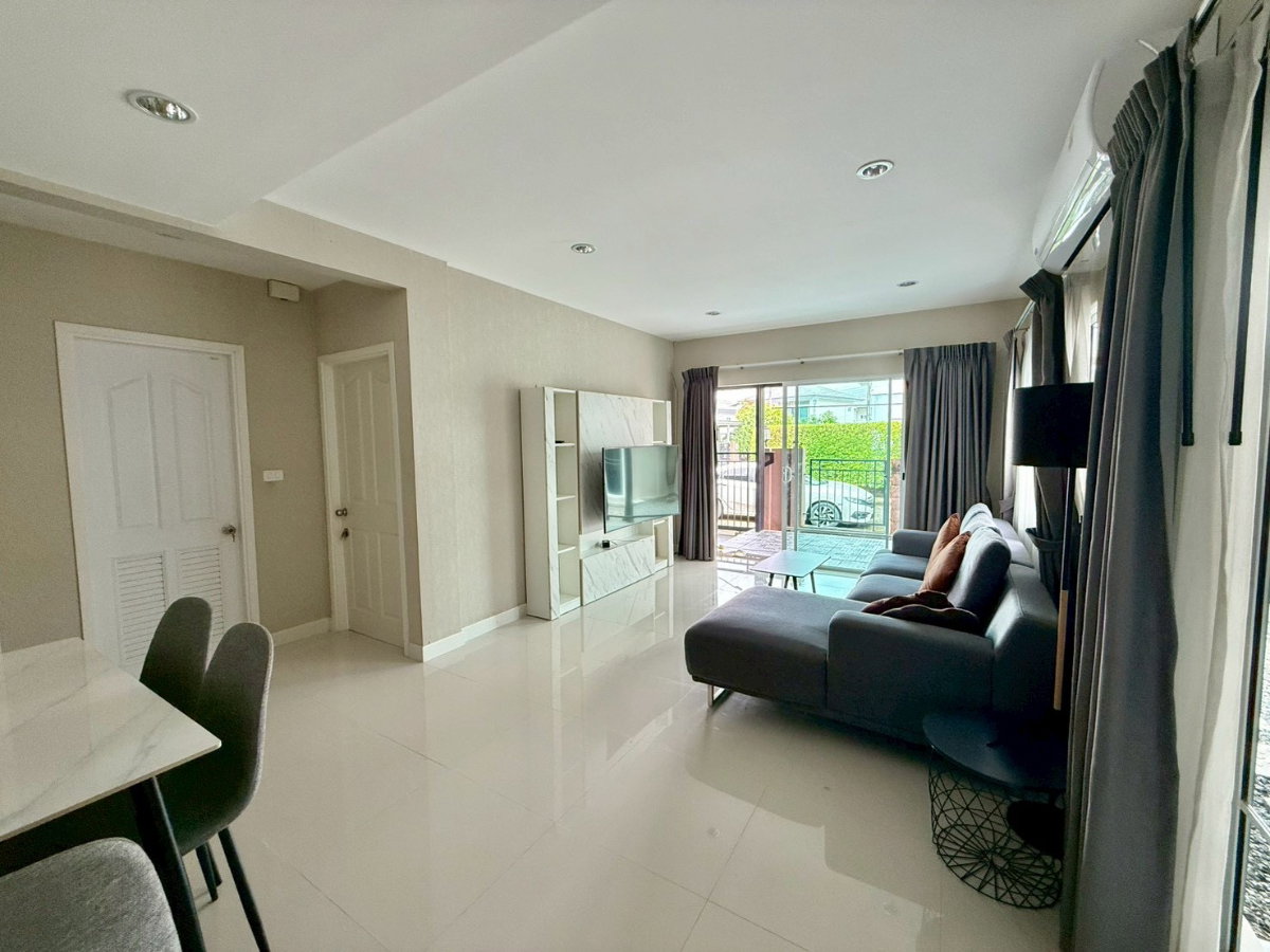 picture 🏠 Spacious side area. Includes a small second house within the same fence/compound. - 13/28