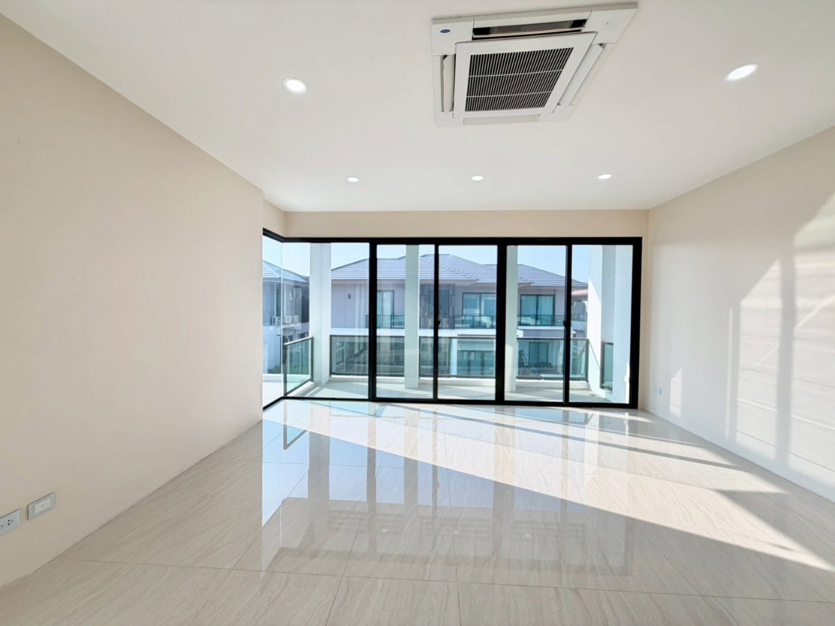 รูป  บ้านเดี่ยวหรู ทำเล Prime ใกล้ Central Chonburi เพียง 900 เมตร  ที่ดิน 125 ตร.วา  ✨ 4 ห้องนอน 3 ห้องน้ำ (ขยายใหญ่พิเศษ) - รูปที่ 21/24