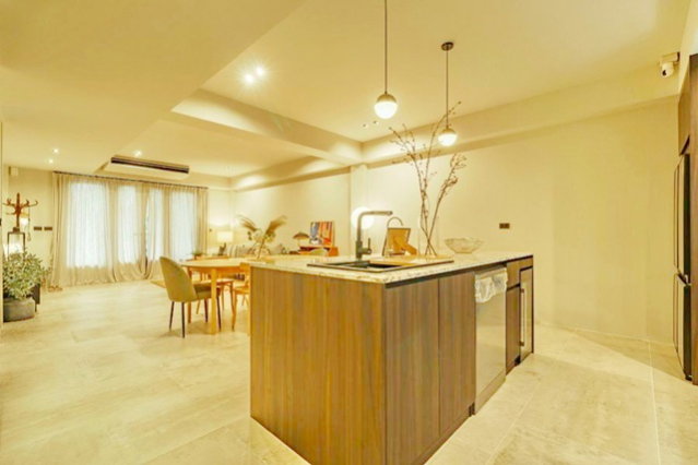 รูป ใกล้BTSเอกมัย 1.2กม. เมเจอร์ ซีนีเพล็กซ์ เอกมัย 1.5 กม. ดีไซน์ทันสมัย ทาวน์เฮ้าส์ใหม่ 3.5 ชั้น 4 นอน 5 น้ำ 31ตร.ว. 380ตร.ม. - รูปที่ 2/8