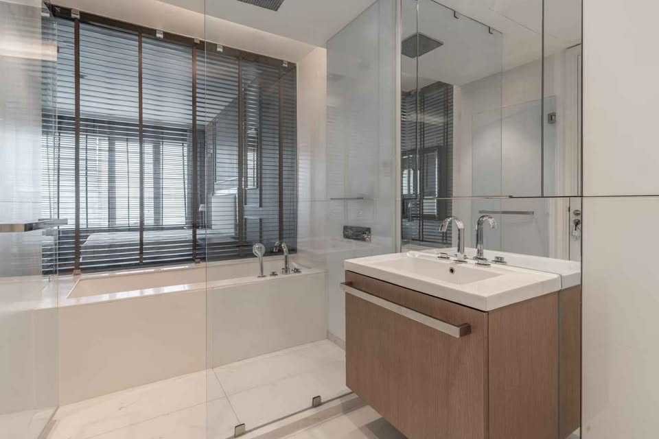 รูป 💎 Elite Condo for Sale | Ratchadamri | Luxury Lifestyle for the Selected Few | Near BTS Ratchadamri | 51,000,000 THB | คอนโดหรู ราชดำริ สำหรับคนที่เลือกสิ่งที่ดีที่สุดเท่านั้น ใกล้ BTS ราชดำริ – LTHC14923 - รูปที่ 1/3