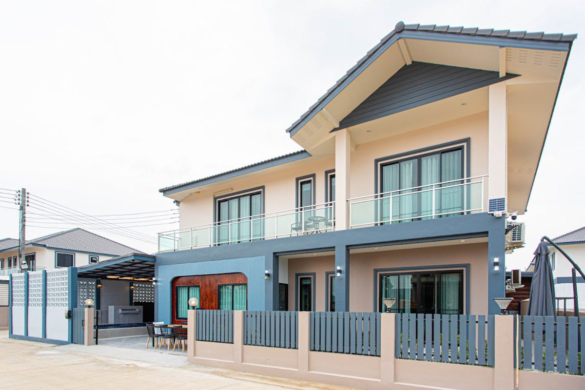 รูป 🏡 พูลวิลล่าให้เช่า หนองจ๊อม | 4 ห้องนอน บ้านหรู เฟอร์ครบ พร้อมสระส่วนตัว - รูปที่ 2/33
