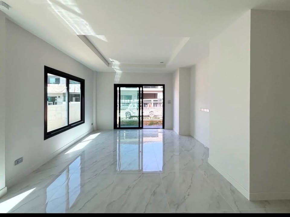รูป Modern 4-Bedroom Detached House for Rent in East Pattaya - รูปที่ 2/4