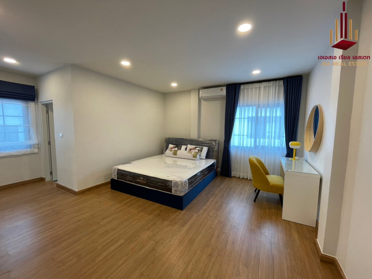 picture ✨ For Rent: Centro Bangna✨  💰 Only 130,000 THB/month - 7/12