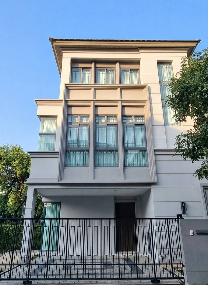 รูป S1124 🚨 บ้านหรู 3 ชั้น ใกล้เมกะบางนา เพียง 12 ล้าน 🚨 - รูปที่ 1/10