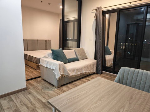 Best price rental at Niche Mono Charoen Nakhon, near Big C Daokhanong. Convenient access to Bang Rak and Sathorn. Large room with washing machine. 