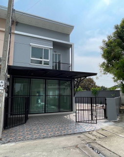 รูปภาพ ให้เช่าบ้านพัฒนาการ38 ใกล้ทองหล่อ หลังมุมรีโนเวทใหม่ มีที่จอดรถเยอะ